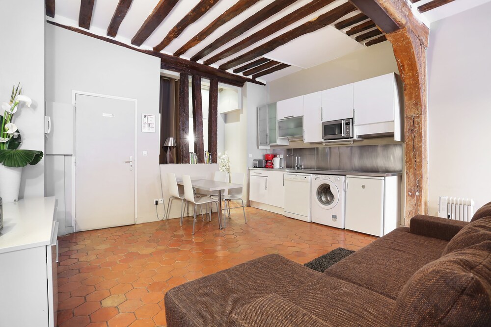 Apartment (Mode) - Living Area