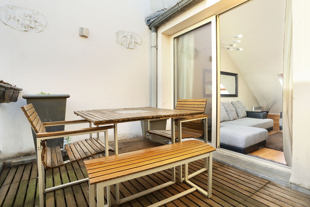 Grand Apartment (Standing) - Guestroom