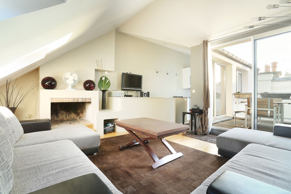 Grand Apartment (Standing) - Guestroom