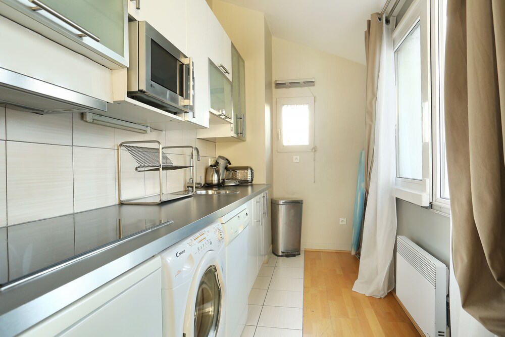 Grand Apartment (Standing) - Guestroom