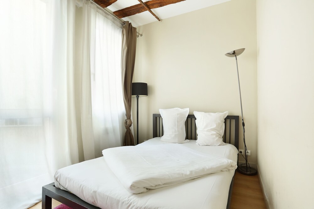 Grand Apartment (Standing) - Guestroom