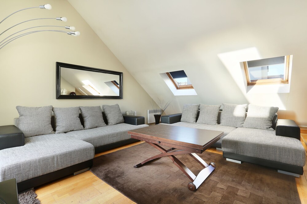 Grand Apartment (Standing) - Guestroom