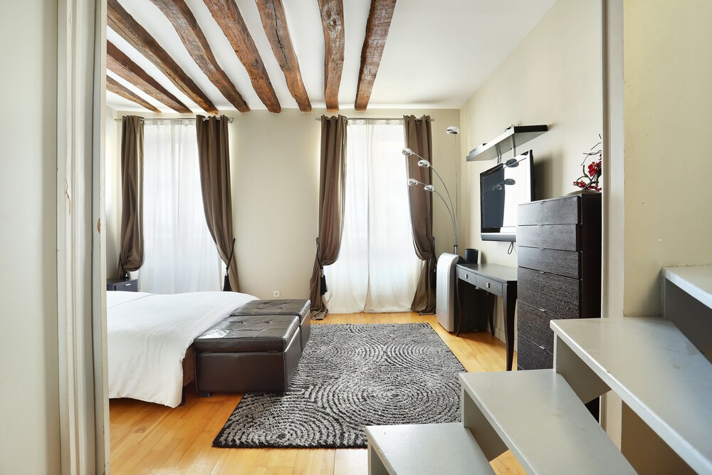 Grand Apartment (Standing) - Guestroom