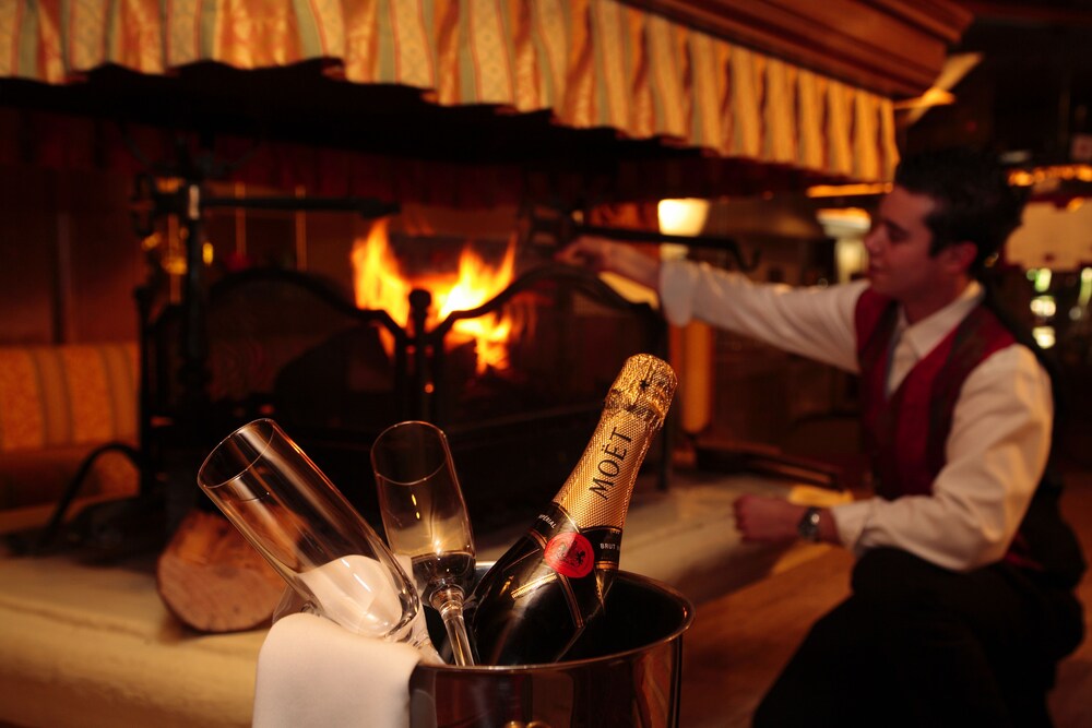 Hotel Bar