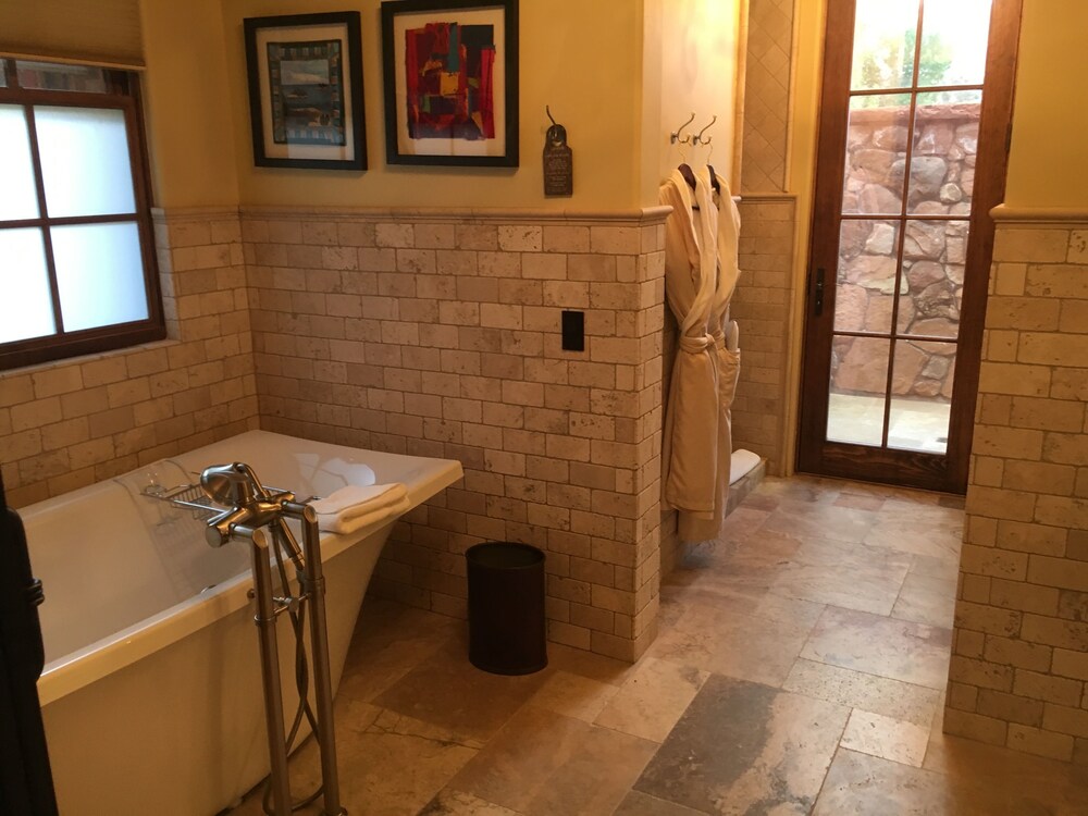 Deep Soaking Bathtub