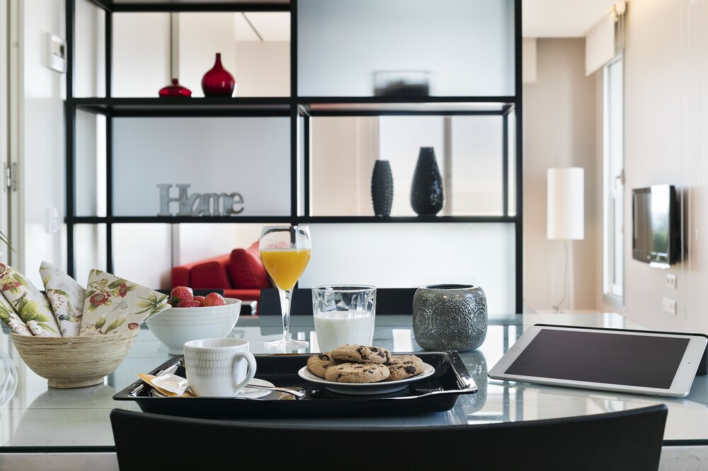 Business Apartment, 1 Bedroom, Sea View - In-Room Dining