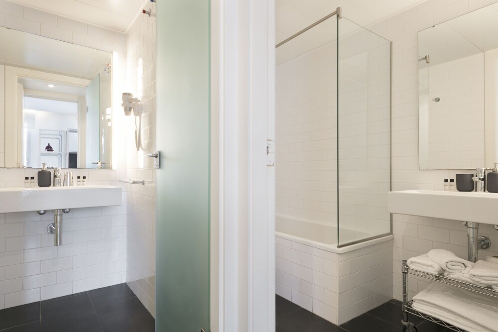 Premium Apartment - Bathroom