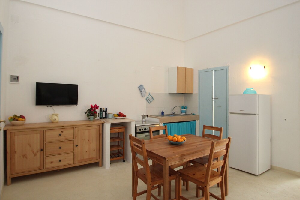 Economy Apartment, 2 Bedrooms, Kitchen - Living Area