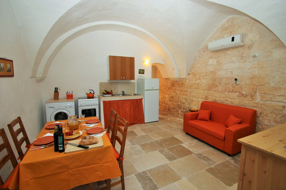 Apartment, 2 Bedrooms - Living Room