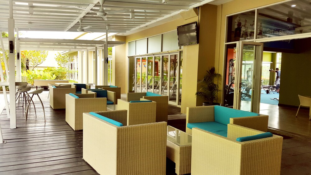 Poolside Bar