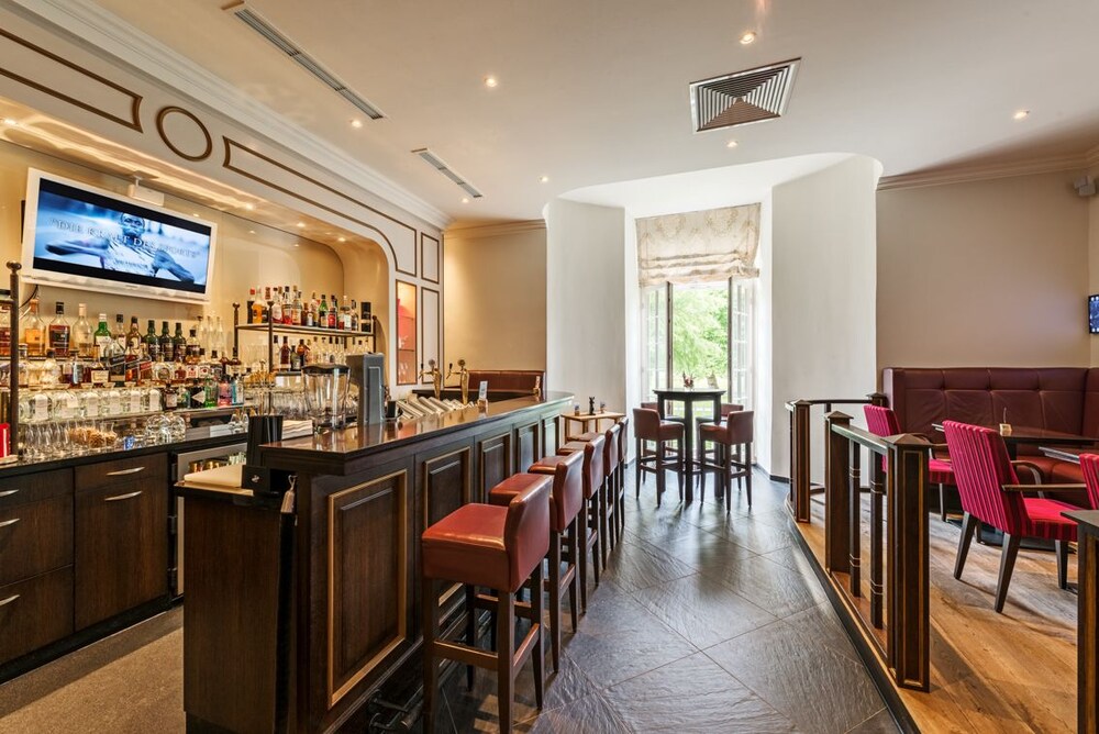 Hotel Bar