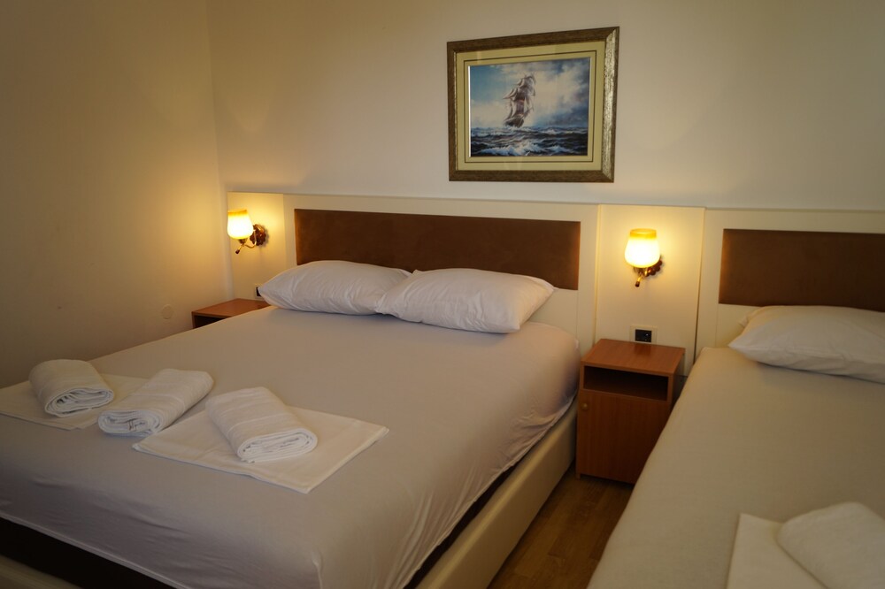 Apartment, 2 Bedrooms, Balcony, Sea View (5 Adults) - Guestroom