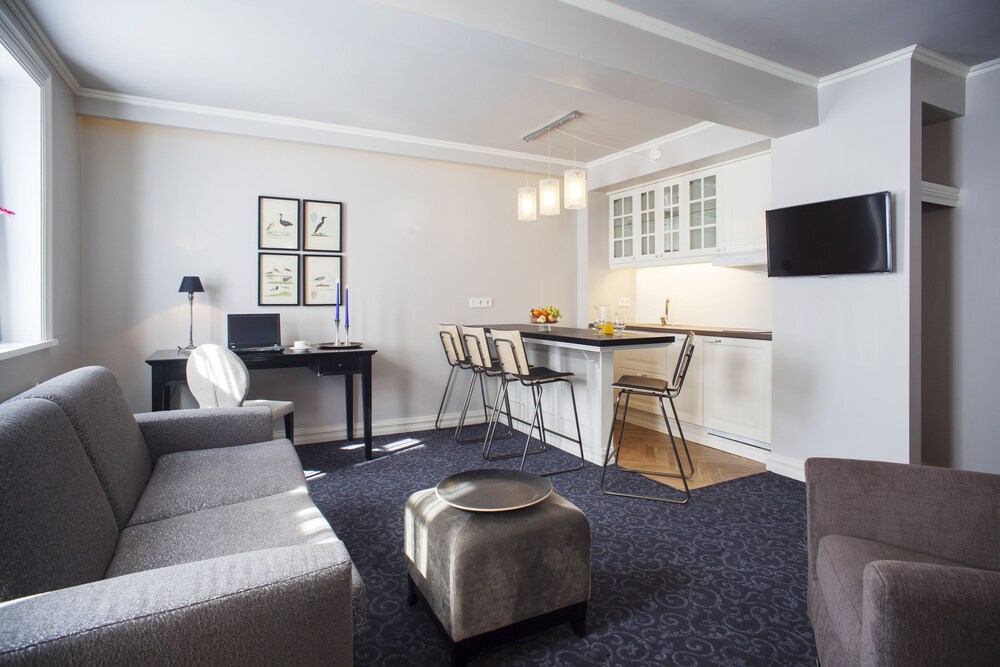 Apartment, 1 Bedroom - Living Room