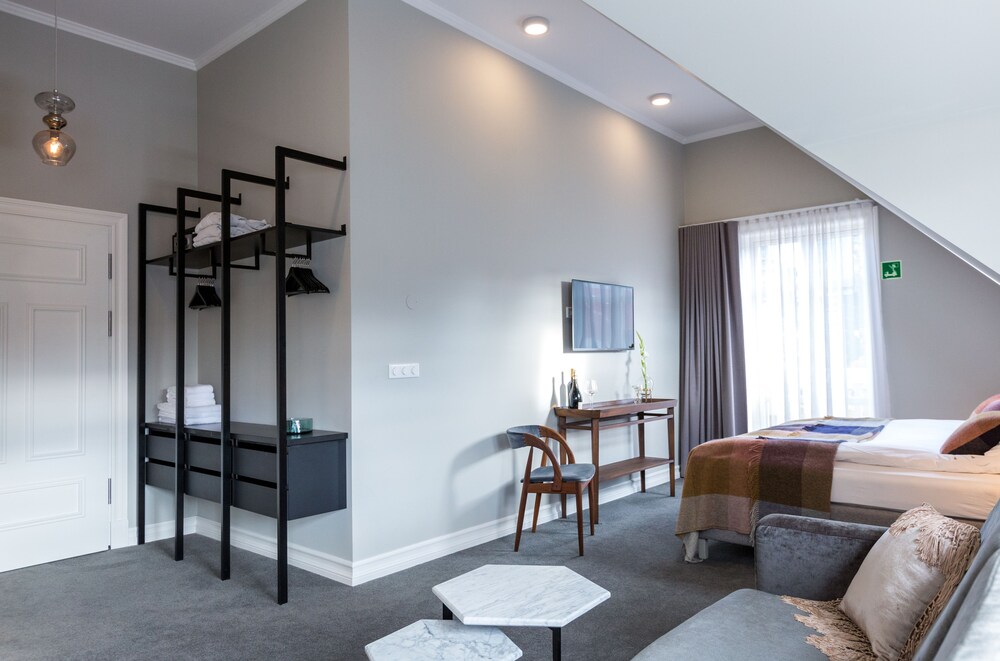 Junior Suite - Guestroom