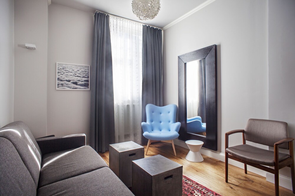 Apartment, 2 Bedrooms - Living Room