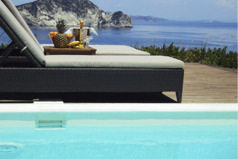 Family Suite, Private Pool, Sea View - Guestroom