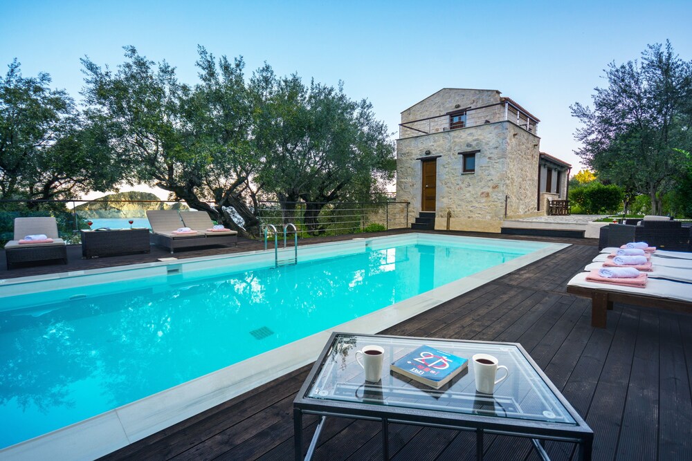 Deluxe Suite, Private Pool, Sea View - Guestroom