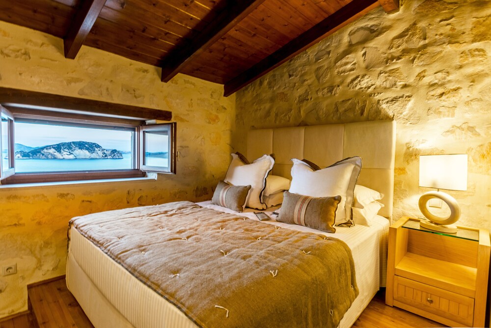 Executive Villa, 3 Bedrooms, Private Pool, Sea View - Guestroom