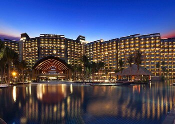 Hotel Front - Evening/Night