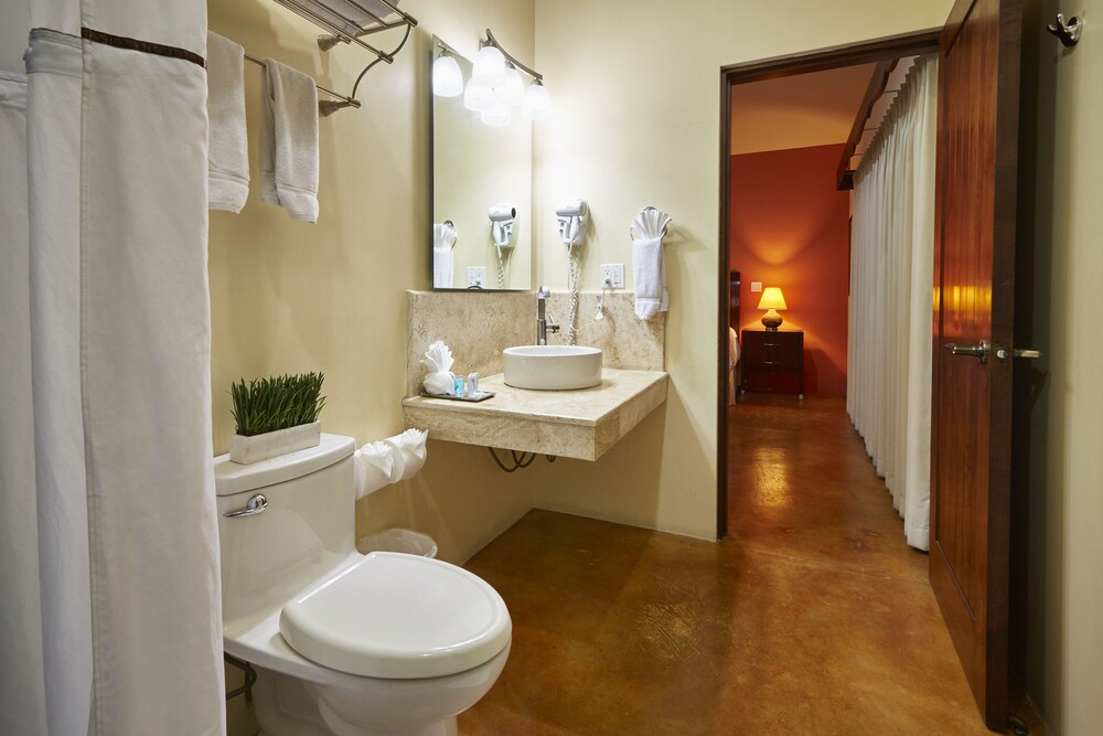 Bathroom, San Angel Suites