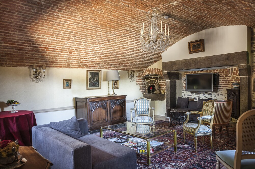 Hotel Lounge