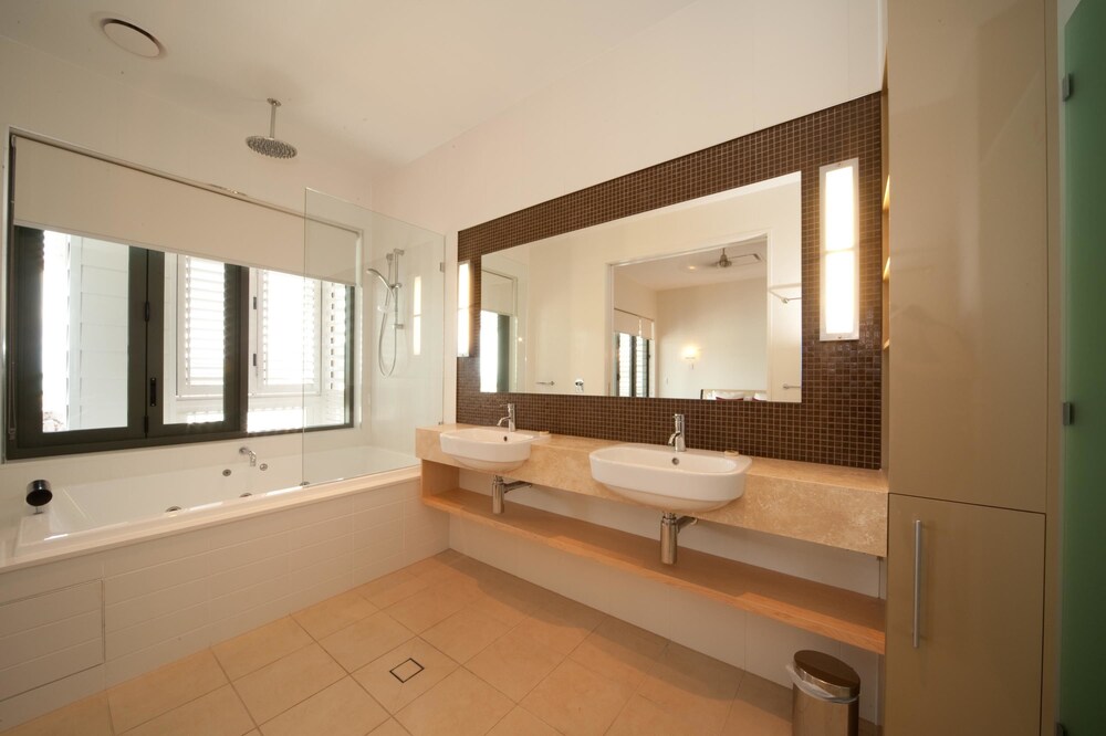 Apartment, 3 Bedrooms - Bathroom