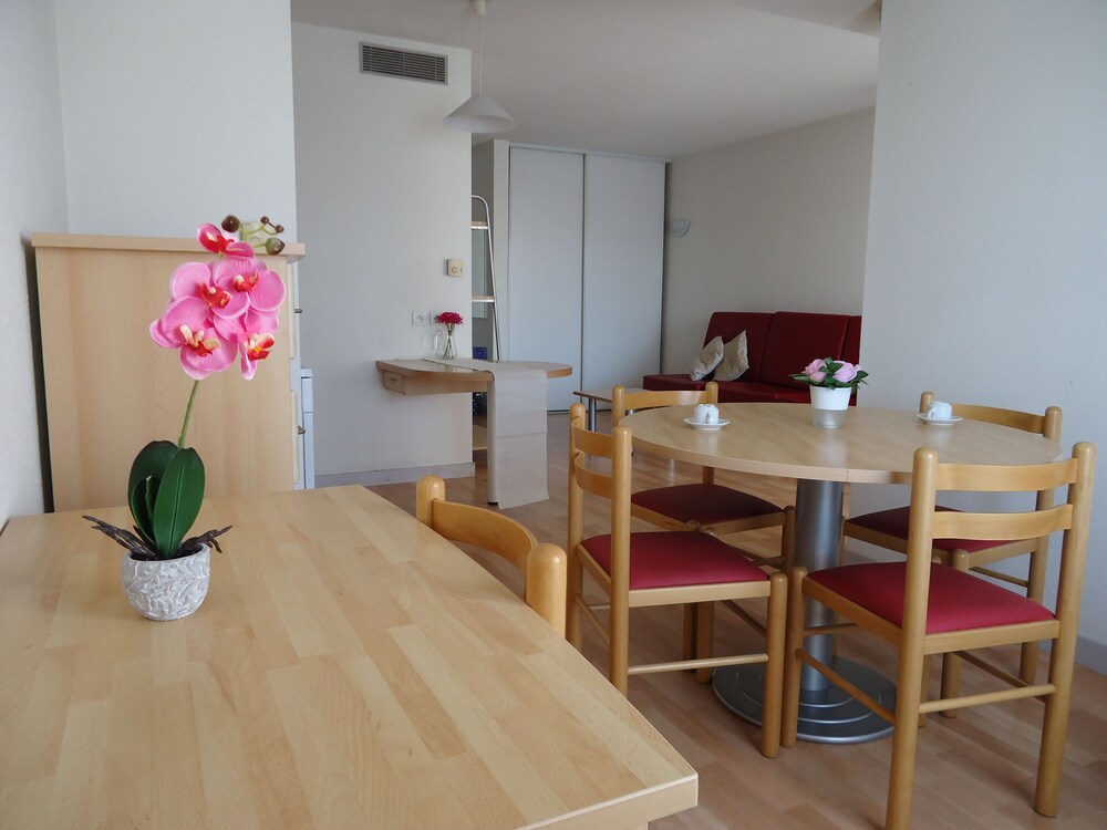 Superior Apartment, 1 Bedroom - Living Room