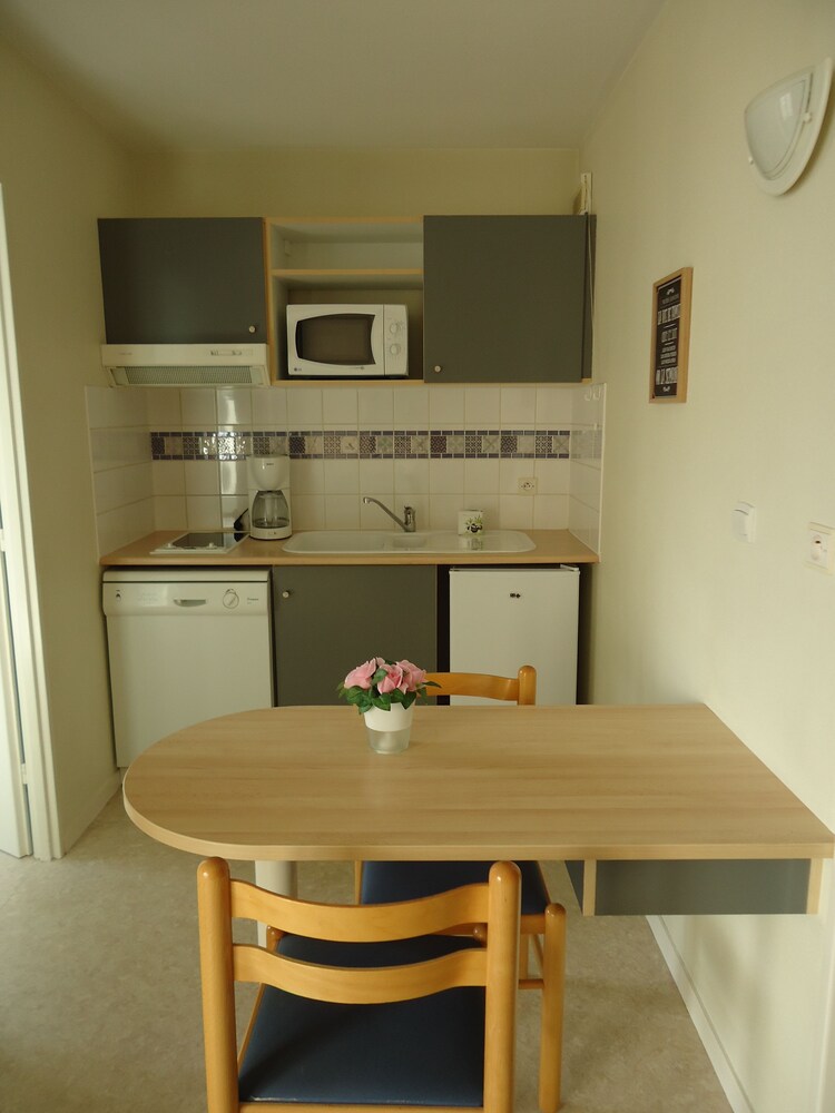 Studio - In-Room Dining