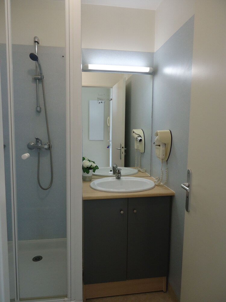 Studio - Bathroom