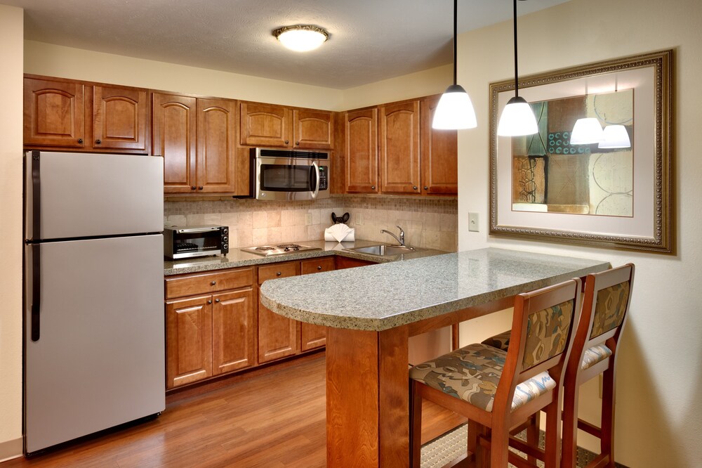 Suite, Multiple Beds, Kitchen - Guestroom