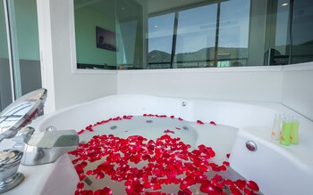 Jetted Tub