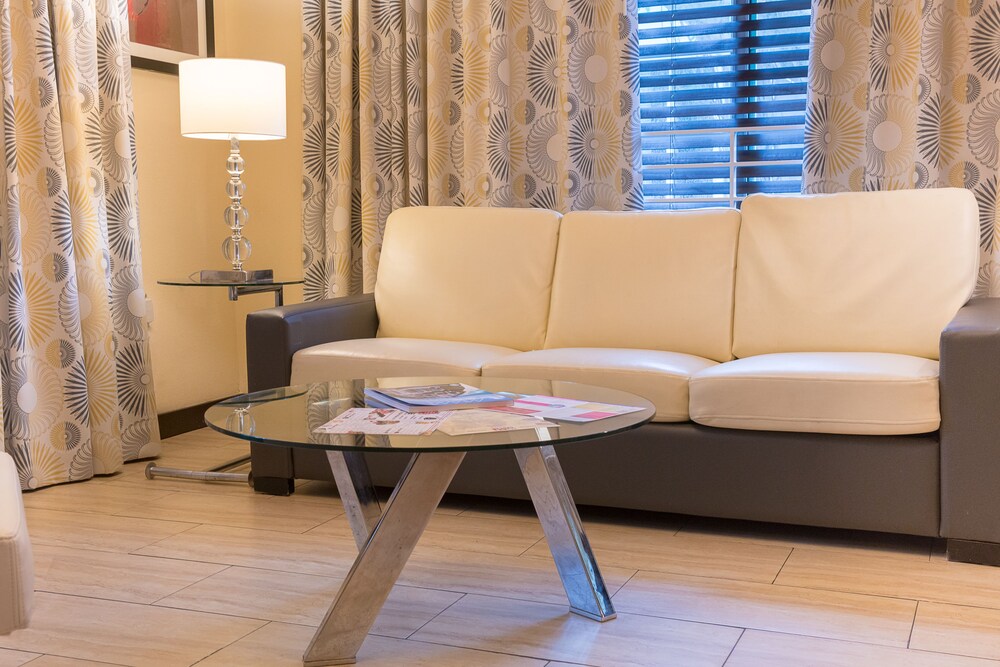 Suite, 1 Bedroom - Living Area
