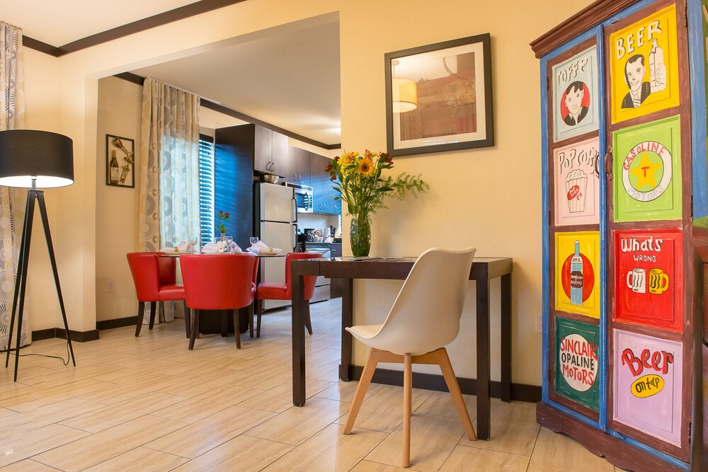 Suite, 1 Bedroom - Living Area