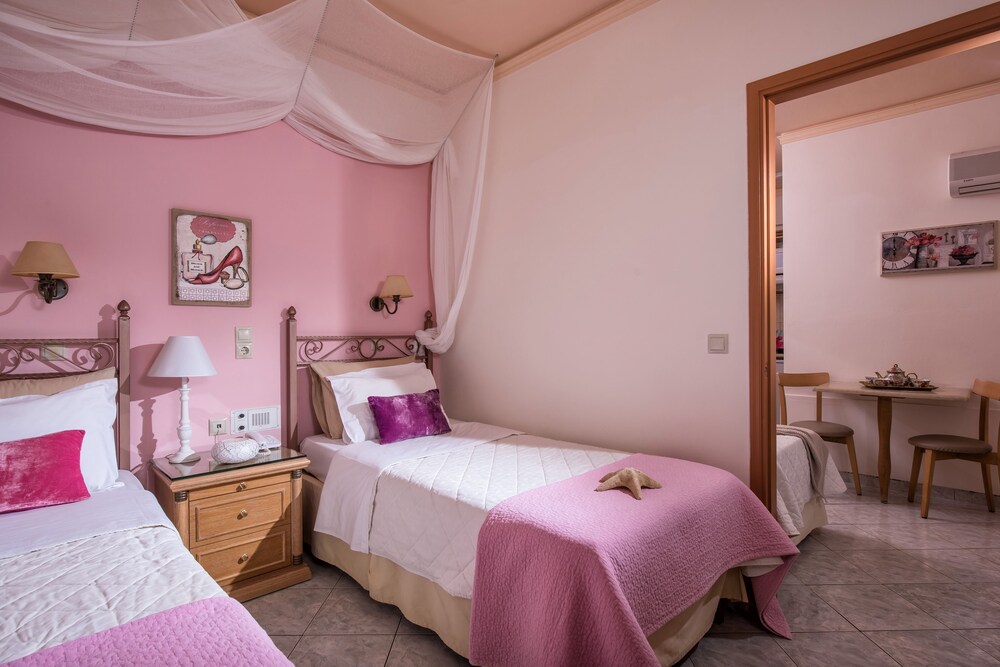 Family Apartment - Guestroom