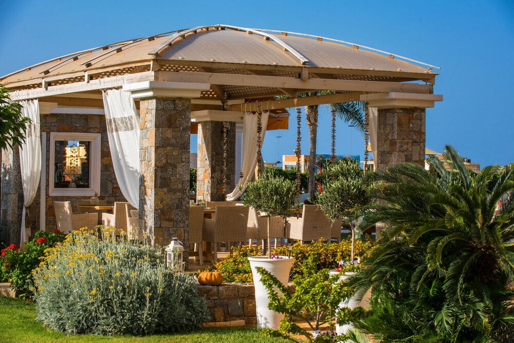 Poolside Bar