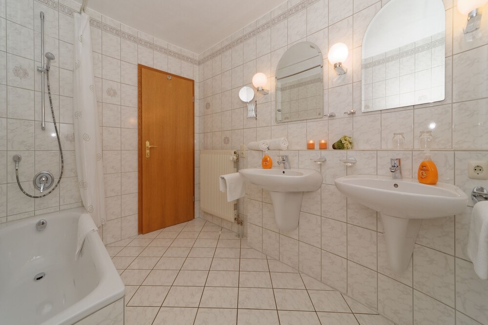 Badezimmer (Apartment, 1 Schlafzimmer (Schwarzeck))