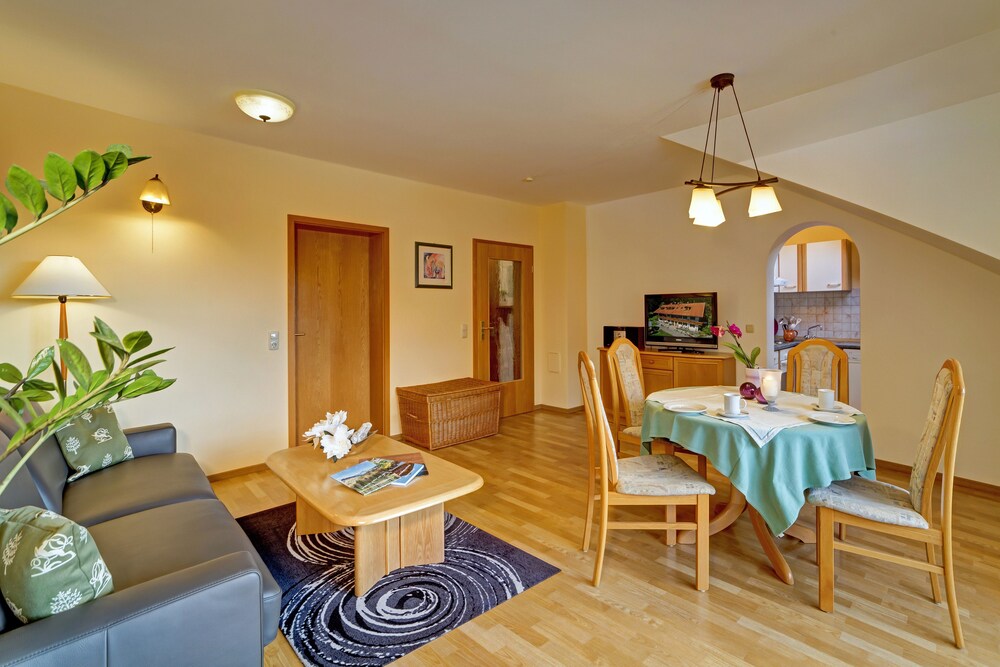 Zimmer (Apartment, 1 Schlafzimmer (Almberg))