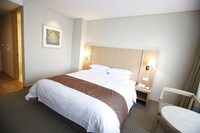 Standard Room, 1 Queen Bed, Non Smoking, Ground Floor