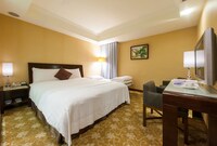 Elegant Triple Room