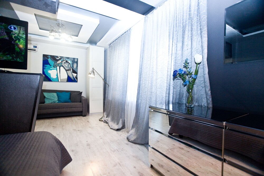 Business Studio - Guestroom
