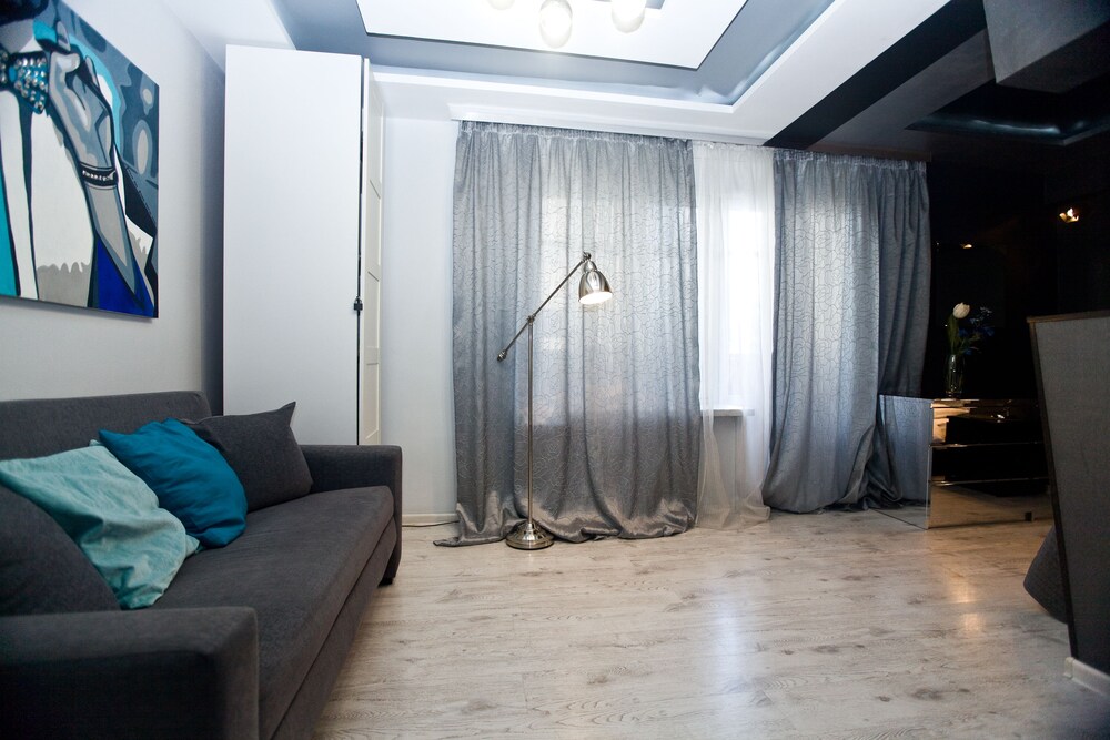 Business Studio - Guestroom