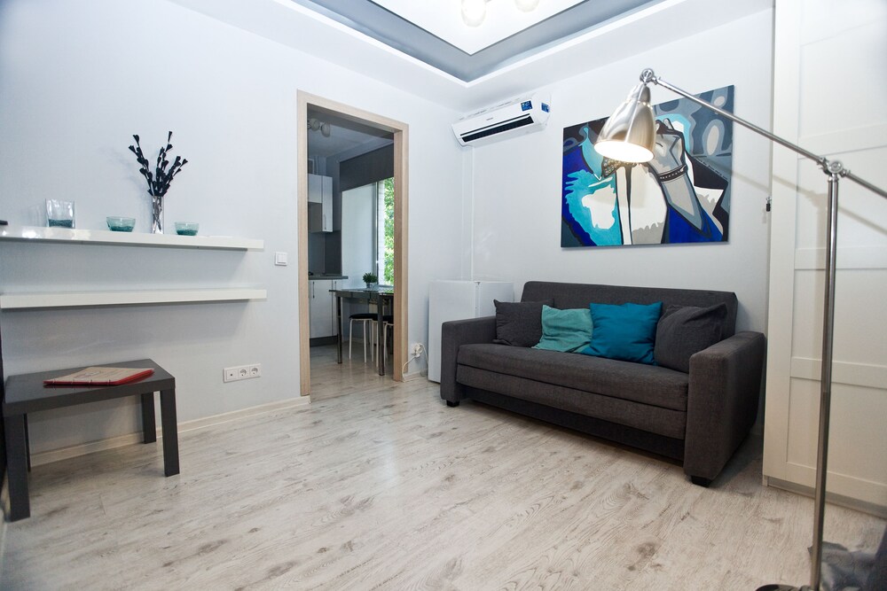 Business Studio - Guestroom