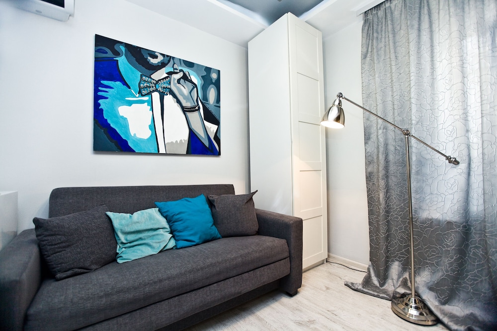 Business Studio - Guestroom