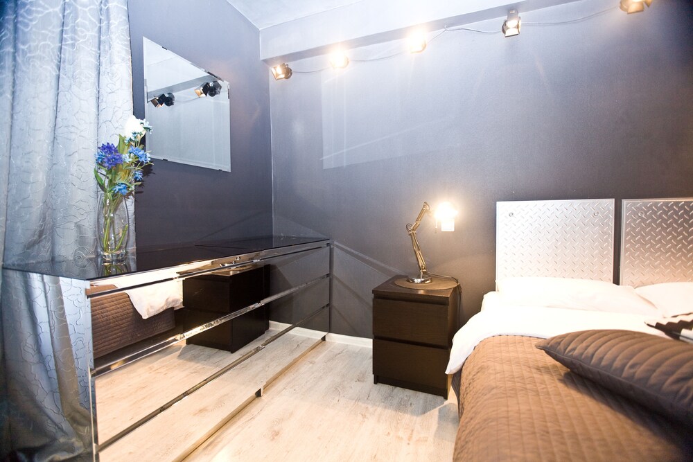 Business Studio - Guestroom