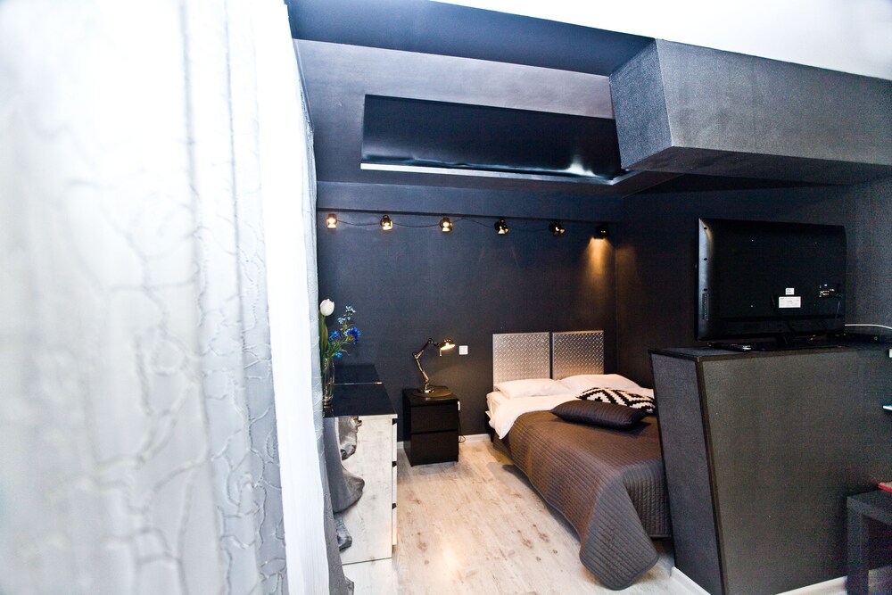 Business Studio - Guestroom