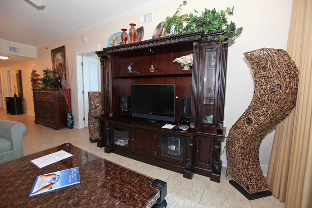 Condo, 2 Bedrooms, 2 Bathrooms - Living Area