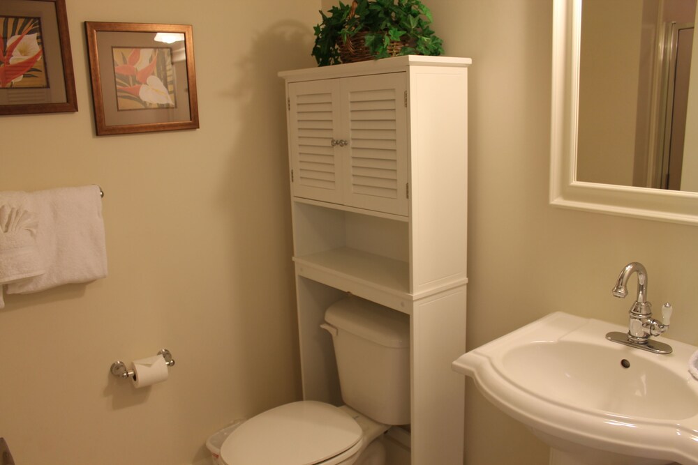Condo, 1 Bedroom, 1 Bathroom Includes Free Seasonal Beach Service - Bathroom