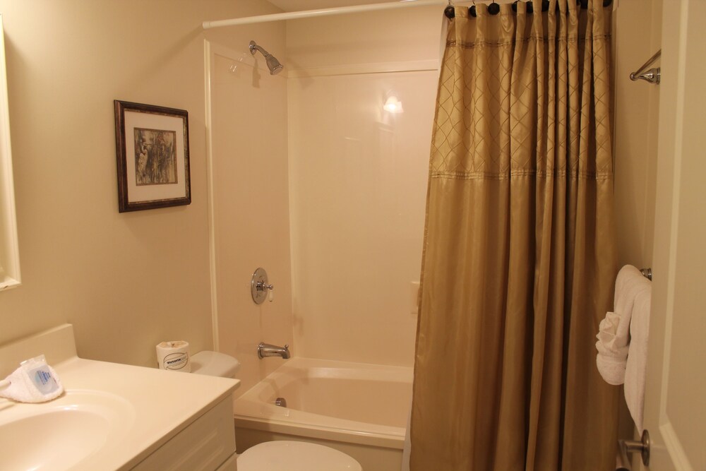 Condo, 1 Bedroom, 1 Bathroom Includes Free Seasonal Beach Service - Bathroom