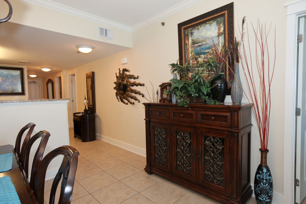 Condo, 2 Bedrooms, 2 Bathrooms - Living Area