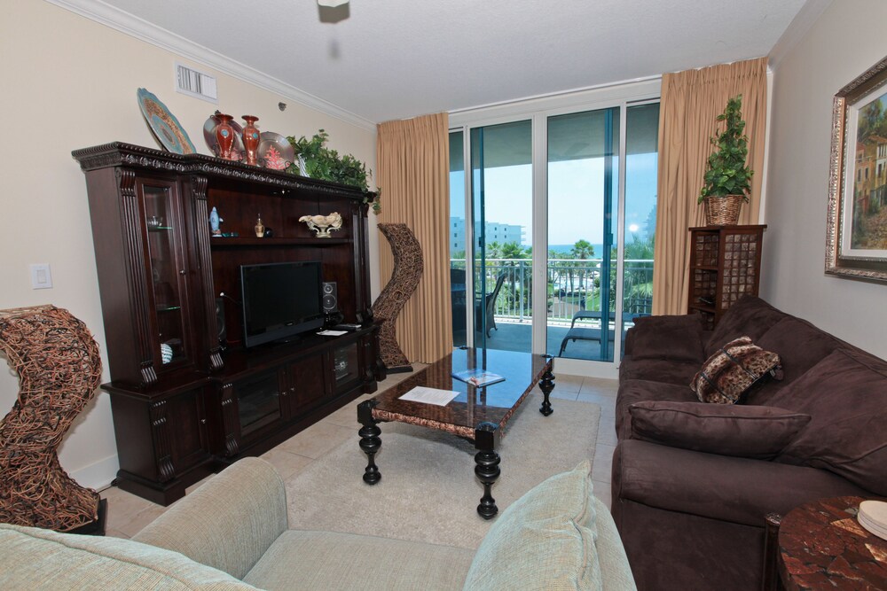 Condo, 2 Bedrooms, 2 Bathrooms - Living Area